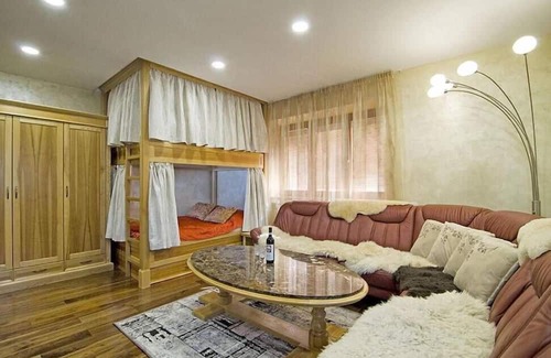 Tatranska Lomnica Apartment | Experience Tatranská Lomnica: Family-Friendly Retreat