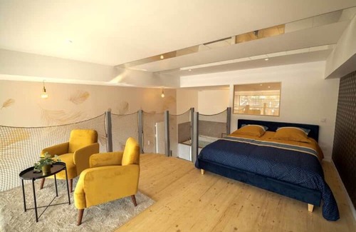 Saint-Valery-en-Caux Apartment | Elegant Loft "le Chic" with King Size Jacuzzi Retreat