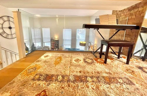 Wallington Apartment | NY style studio 26 min to London