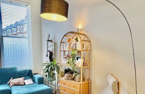 Wallington Apartment | NY style studio 26 min to London