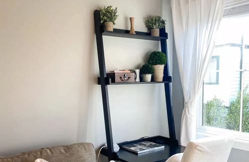 Clarkdale Condo | Remodeled Luxury Culver City Getaway, Parking, Washer/Dryer