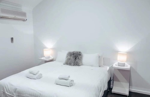 Marybrook House | Relaxing Sandcastles Holiday Home with Private Beach Access
