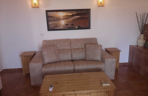 Las Herrerias Apartment | Cozy Garden Apartment Near the Sea, Perfect for Families
