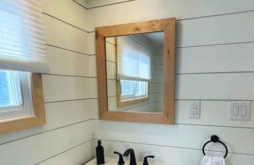 Highlands East Cabin | Relax and Recharge at Ess(on) Lake with Oceanfront Views