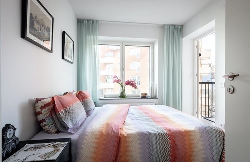 Solna Apartment | Mysigt Lägenheten Nära Stan