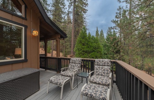 Glencoe Cabin | Country Club Chalet: Free Lake Access & EV Charging