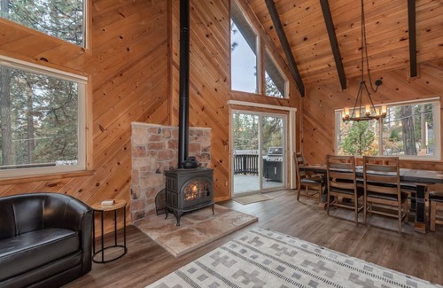 Glencoe Cabin | Country Club Chalet: Free Lake Access & EV Charging