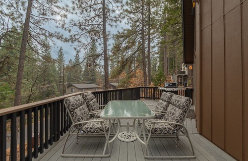 Glencoe Cabin | Country Club Chalet: Free Lake Access & EV Charging