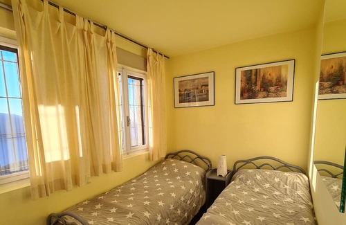 Aer House | Holiday Home 'Casa Bellavista' with Lake View, Shared Pool and Wi-Fi