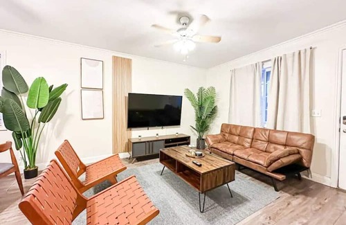 Vernon House | Stylish 4-BR Retreat with Kitchen & Pet-Friendly Perks