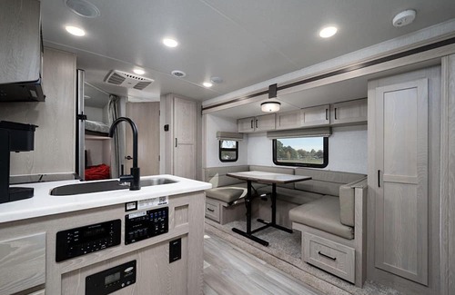 Tyler House | Family-Friendly MicroLite RV: Your Ideal Travel Retreat