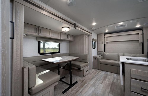 Tyler House | Family-Friendly MicroLite RV: Your Ideal Travel Retreat
