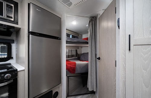 Tyler House | Family-Friendly MicroLite RV: Your Ideal Travel Retreat