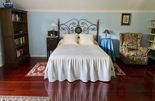 Ortigueira Villa | Lovely, spacious, sunny Villa with private fenced-off garden near beaches!