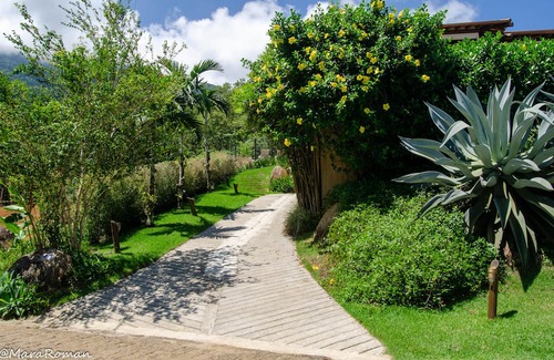 Ilhabela House | Experience Beachside Bliss with Panoramic Ocean Views