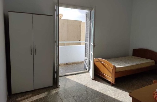 Pic ville Apartment | Charming 3-bedroom Apartment in Cité Habib, Sfax, Tunisia With TV and AC 🌿