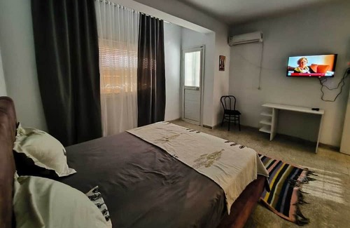 Pic ville Apartment | Charming 3-bedroom Apartment in Cité Habib, Sfax, Tunisia With TV and AC 🌿
