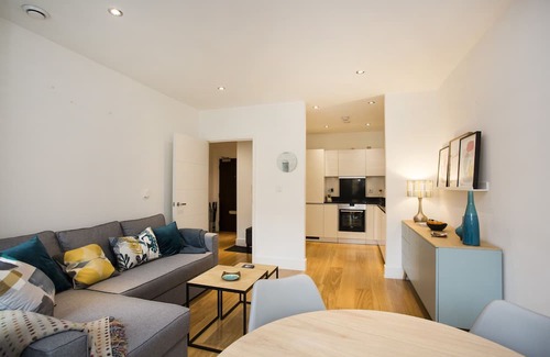 St. Helen's Apartment | Top-Rated One-Bed Apartment Near Portobello Road