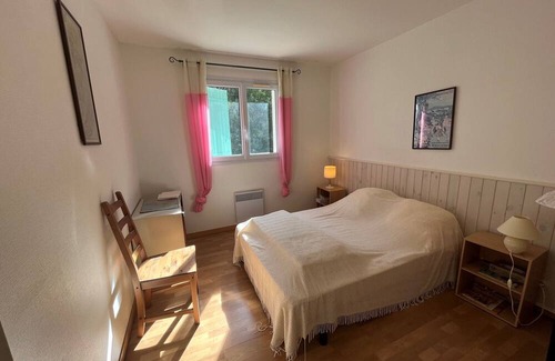 Maubuisson House | Villa Carcans: Relax with Pool, Spa & Family Amenities