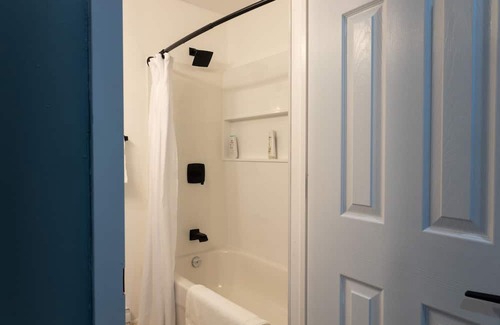 Kemptville Apartment | Newly Renovated 2bed/1bath Apartment / Cozy&Clean