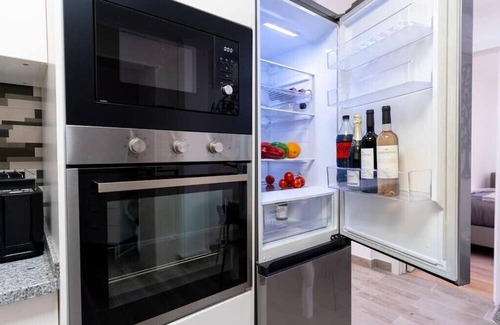 Grandola Apartment | Discover Casa Escondida: Family-Friendly with Breakfast