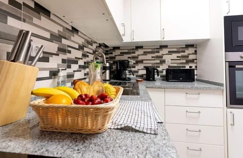 Grandola Apartment | Discover Casa Escondida: Family-Friendly with Breakfast