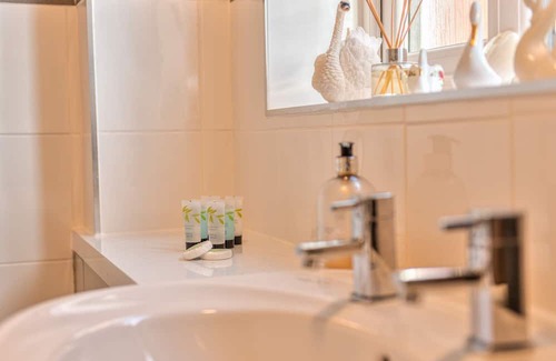 Muxton House | Inviting Detached Home with Breakfast & Family Amenities