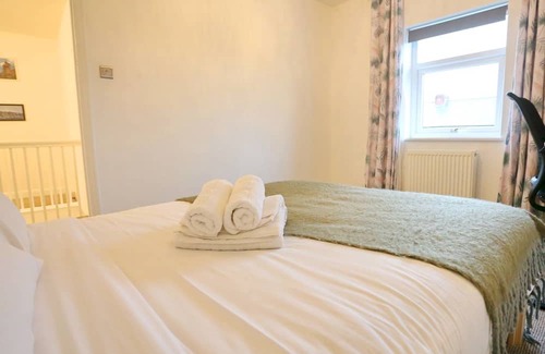 Prestwich House | Comfortable King Bed House Steps from Heaton Park