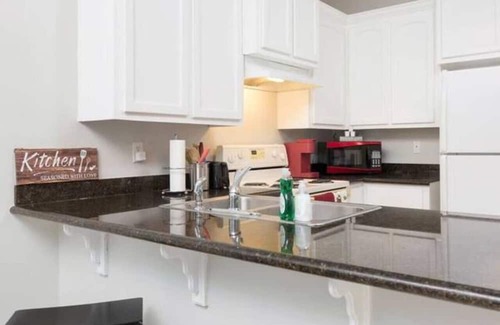 Edinburg Apartment | Ideal Spot for Families: Pet-Friendly Stays & Breakfast