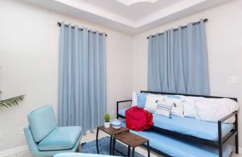 Edinburg Apartment | Ideal Spot for Families: Pet-Friendly Stays & Breakfast