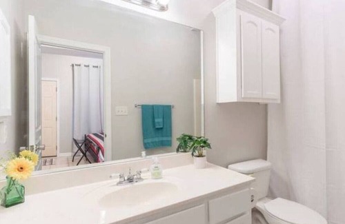 Edinburg Apartment | Ideal Spot for Families: Pet-Friendly Stays & Breakfast