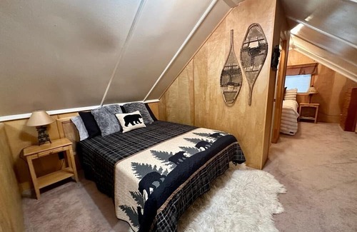 Island Park Cabin | Inviting Cozy Bear Cabin | Family-Friendly Near River