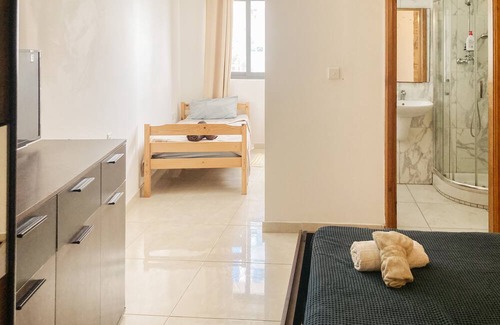 Pieta Apartment | Top-Rated XL Central Home Near Valletta and Sliema