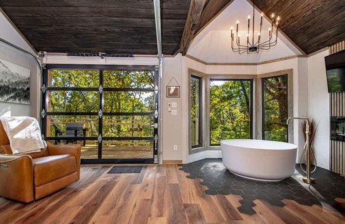 Newnata Cabin | Enchanting Treehouse Retreat with Lake Access & Full Amenities