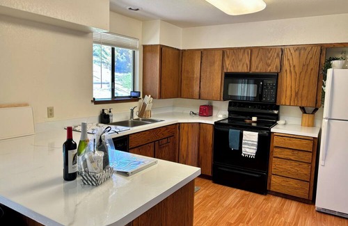 Pullman House | Family-Friendly Retreat in Pullman with Kitchen Amenities
