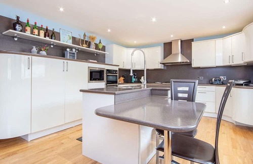 Brora Cottage | Spacious 3-Bedroom Accommodation with Oceanfront Views