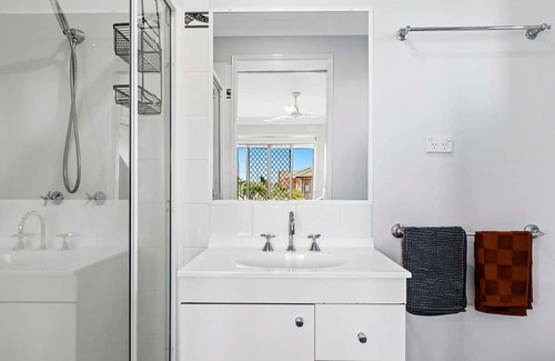 Point Vernon House | Seaside Getaway at Retreat at the Point with Ocean Views