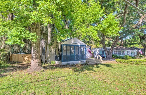 Saint Simons Heights Cottage | Cozy St Simons Cottage w/ Grill - Steps from the Beach!