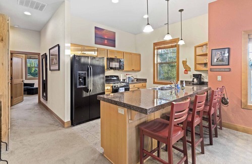 Dover Bay Condo | Make yourself at home in this 2-bed/2-bath Condo at Dover Bay