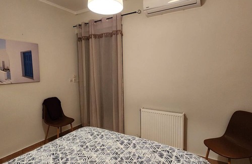 Paralio Astros Apartment | Great location, only 100m from beach.