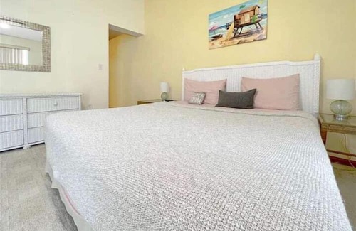 Sand Key Apartment | 2 Bedroom 728234 by Houzlet