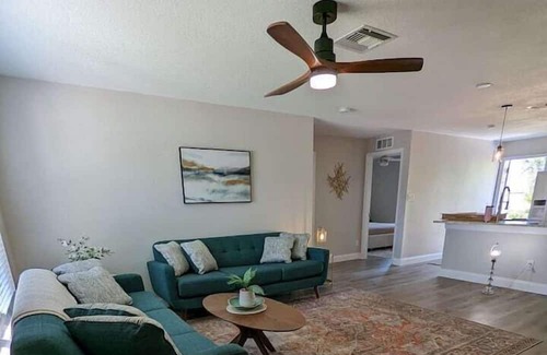 Sunshine Apartment | 3 Bedroom 791010 by Houzlet