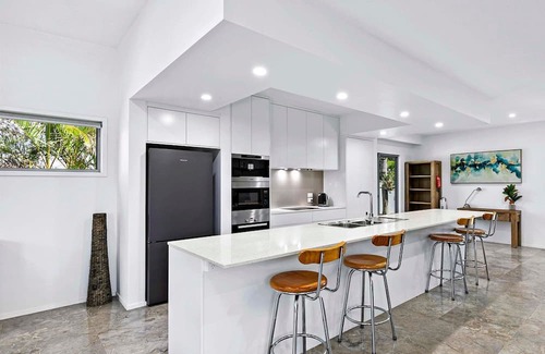 Kawungan House | Exquisite Manor on Davis