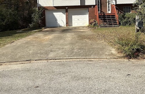 McDonough House | Pet-Friendly In-Law Suite with Queen Bed in South ATL