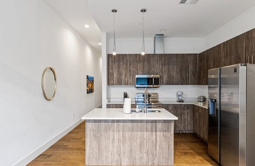 Cedars Apartment | Modern Downtown Retreat with Family-Friendly Amenities