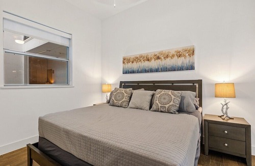 Cedars Apartment | Stylish City Flat with King Bed and Kitchen Amenities