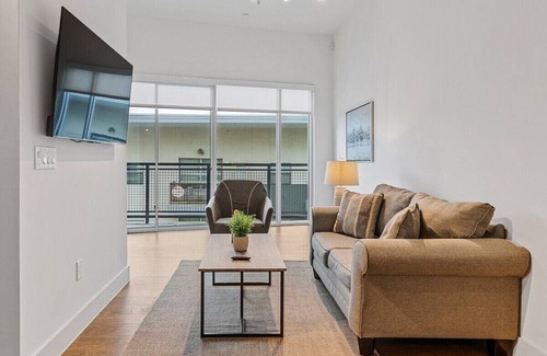 Cedars Apartment | Stylish City Flat with King Bed and Kitchen Amenities