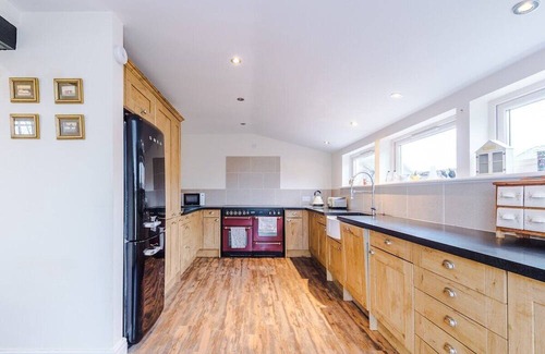 Sandbach House | Scenic Country 4-Bed Home with Eco-Friendly Amenities