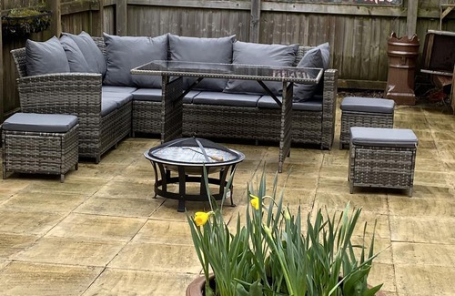Sandbach House | Scenic Country 4-Bed Home with Eco-Friendly Amenities
