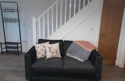 Leek House | Eco-Friendly Pickwood Lodge East with Family Amenities